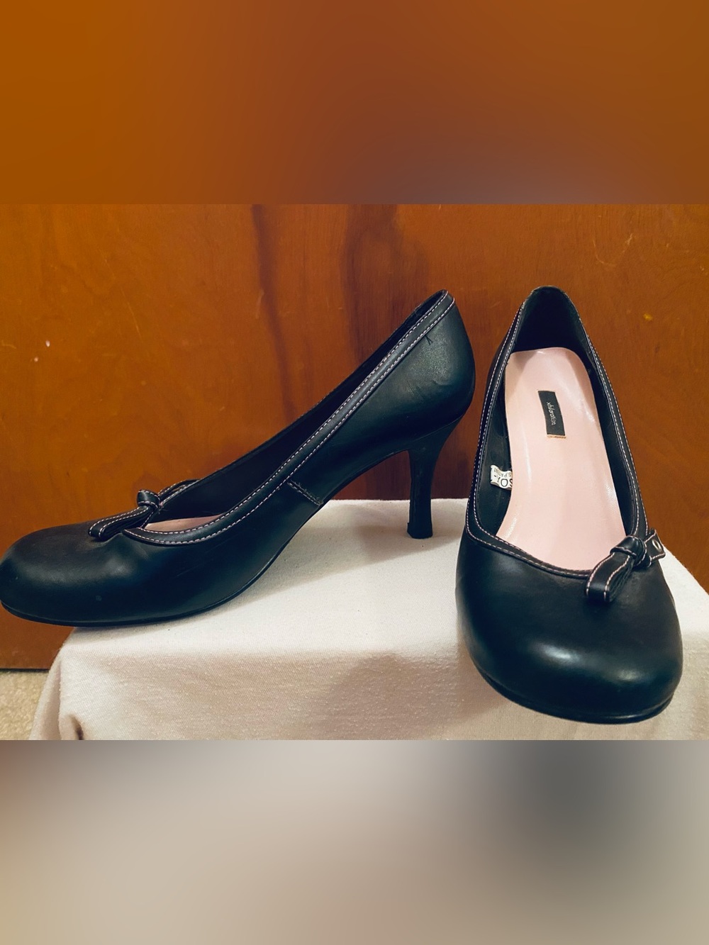 Xhilaration Black Mid Heel Bow Pumps